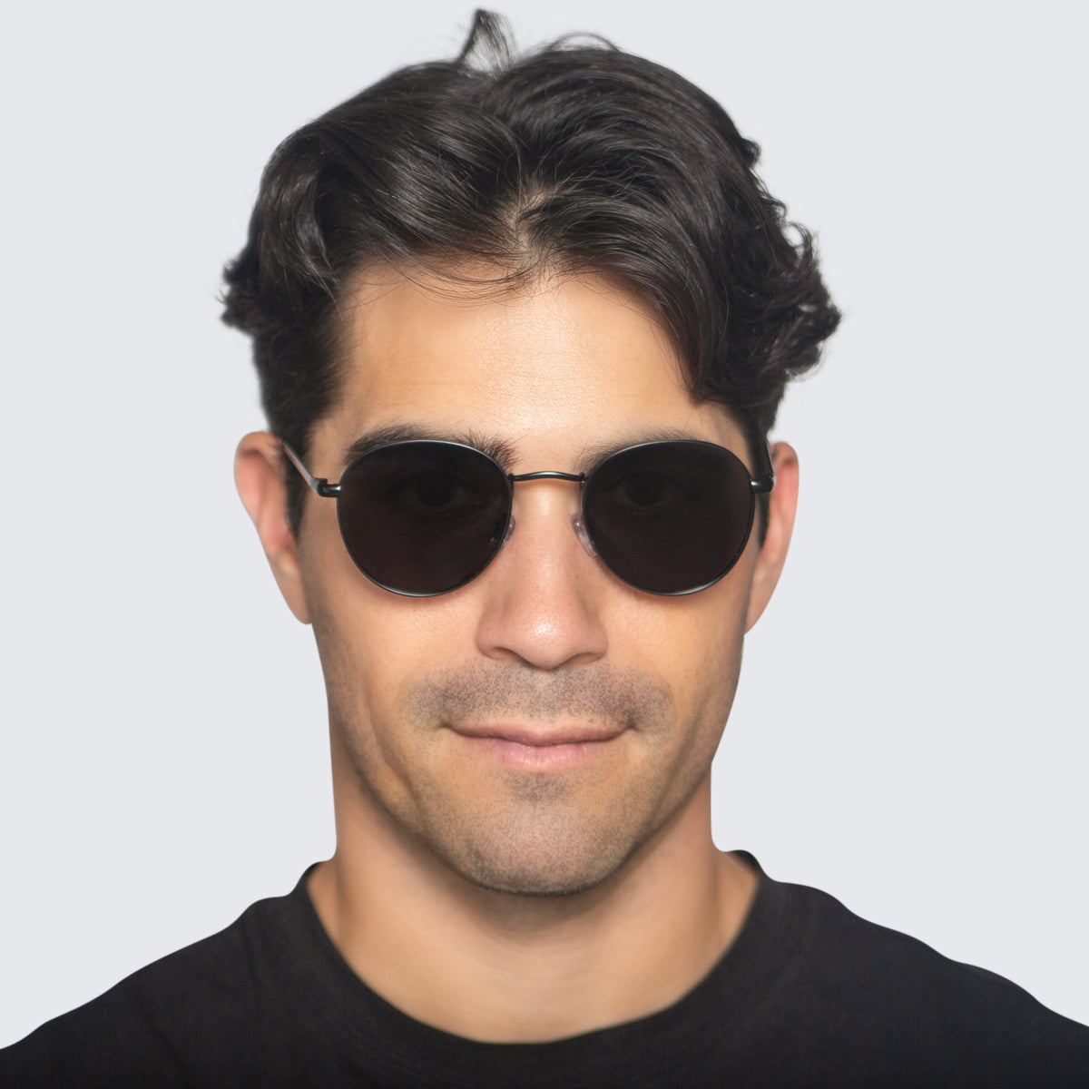 Jaxy Raven Round sunglasses — worn view #Color_Black