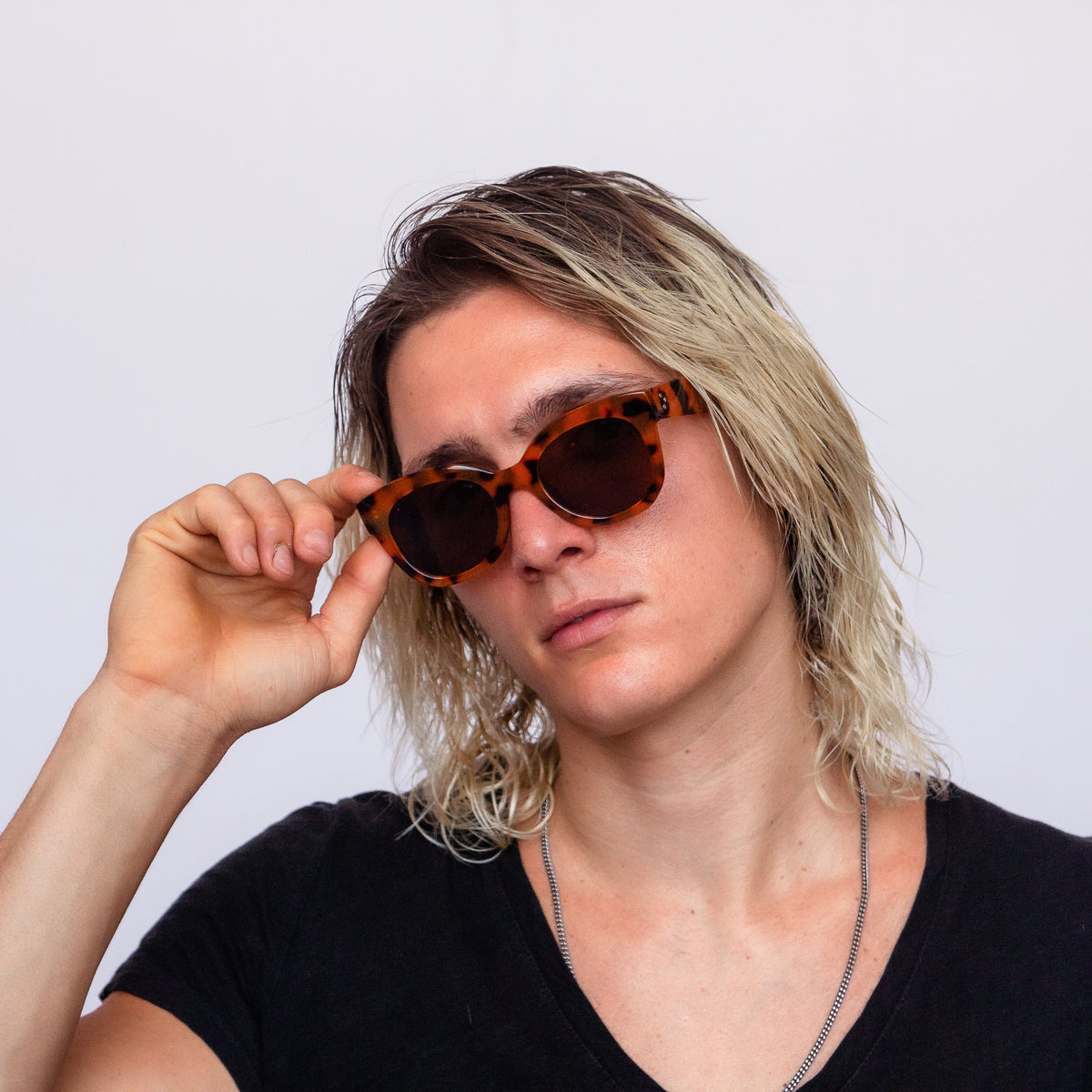 Jaxy Solstice Round sunglasses — front view #Color_Brown