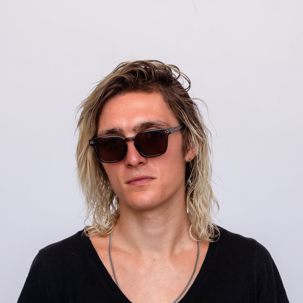 Jaxy Diner Square sunglasses — front view #Color_Grey