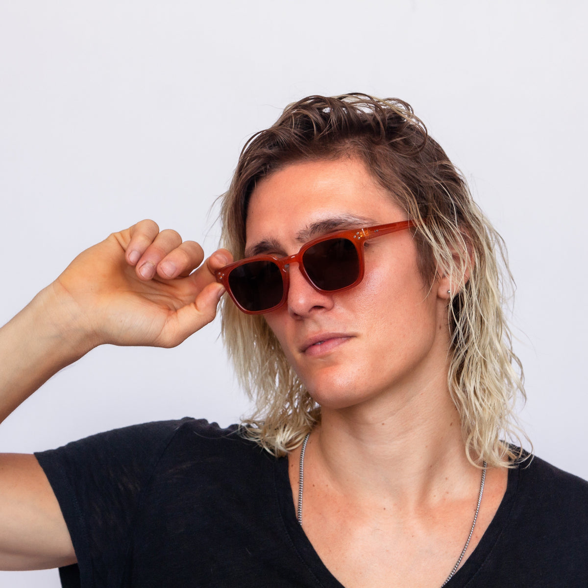 Jaxy Diner Square sunglasses — side view #Color_Black