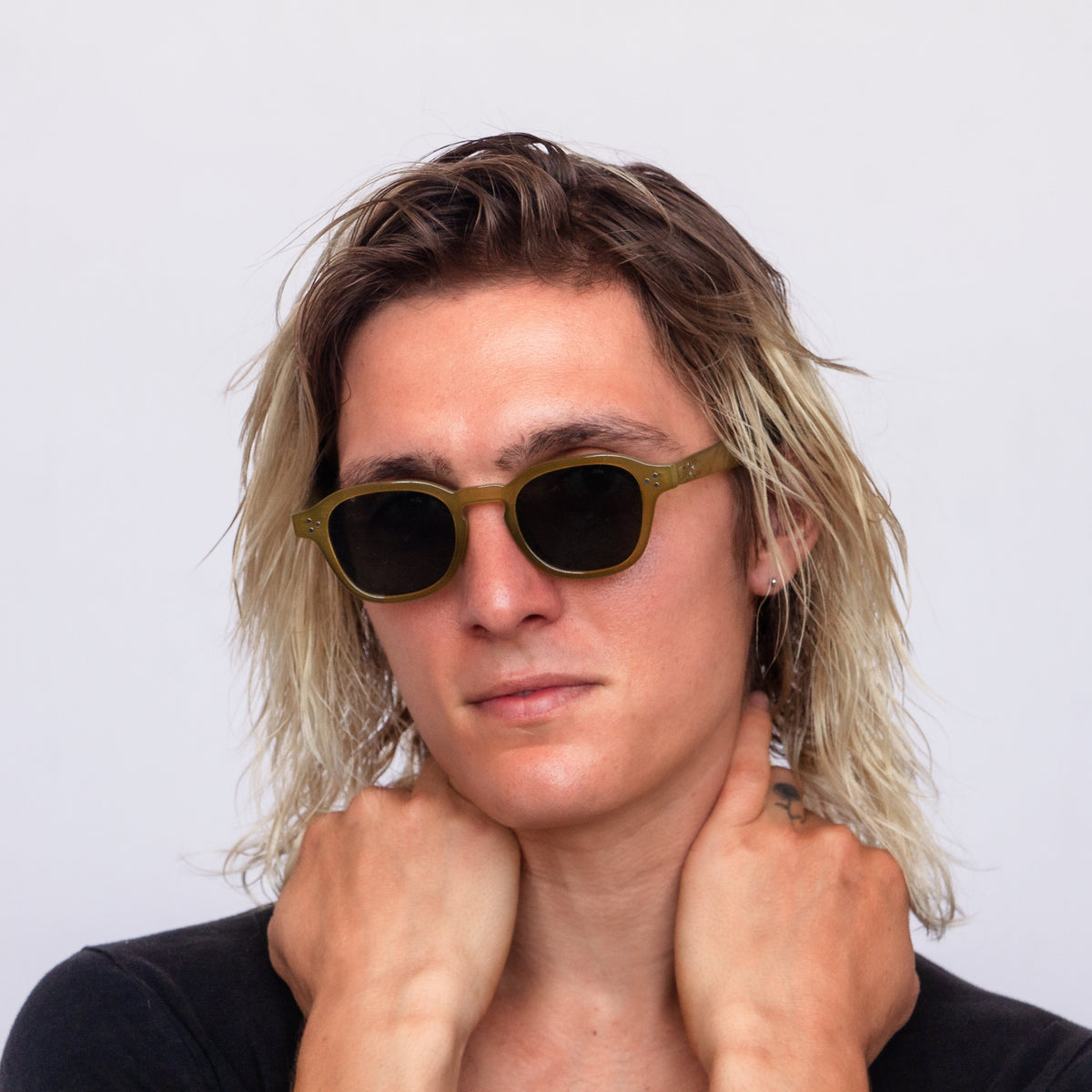 Jaxy Westside Square sunglasses — front view #Color_Olive