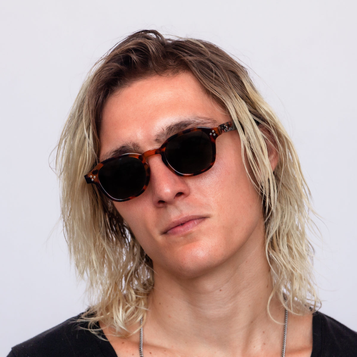 Jaxy Westside Square sunglasses — front view #Color_Antique tort