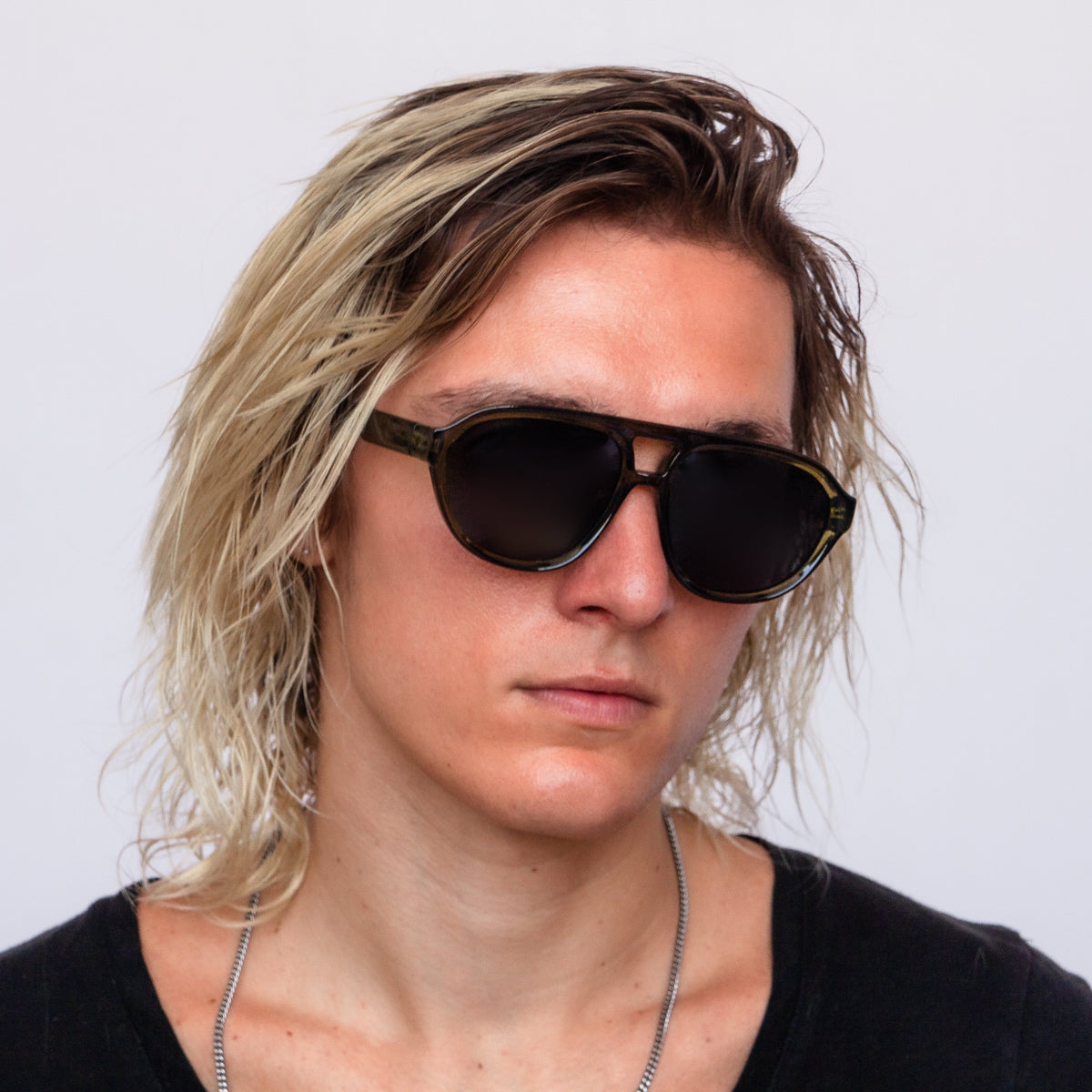 Jaxy Horizon Aviator sunglasses — side view #Color_Brown