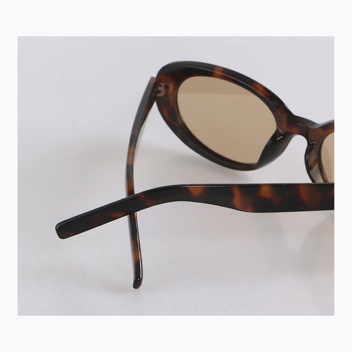 Jaxy Scarlet Oval sunglasses — back-crossed view #Color_Antique tort