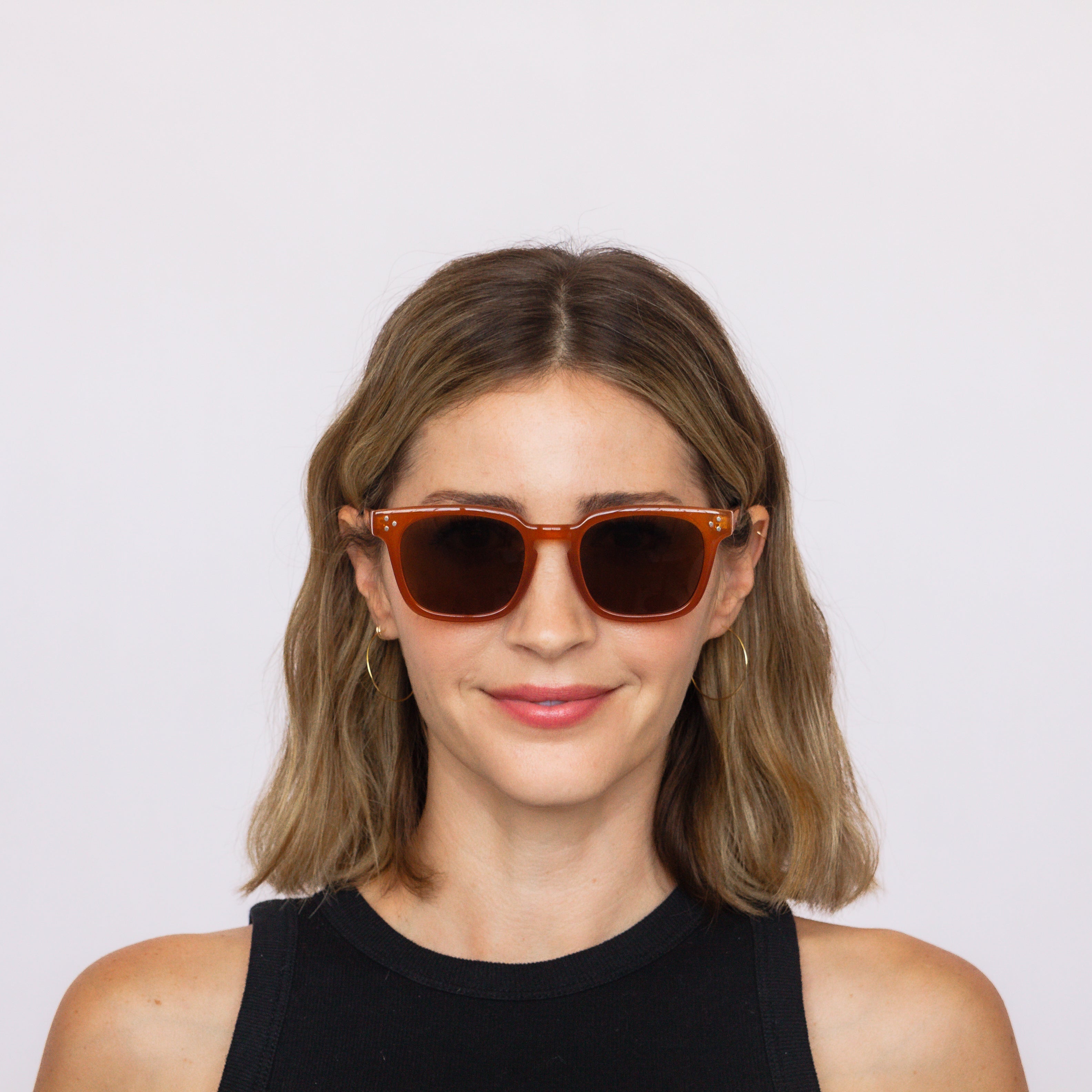 Model wearing Jaxy Diner square sunglasses – lifestyle photo