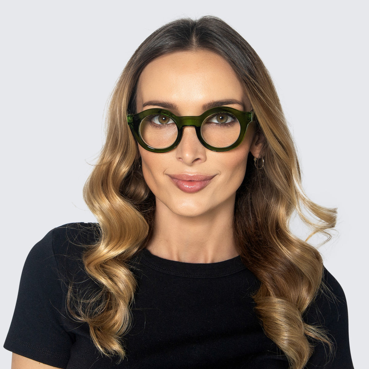 Jaxy Footnote Round sunglasses — worn view #Color_Green