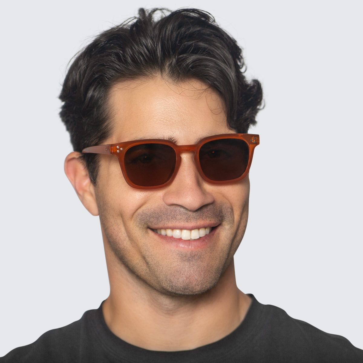 Jaxy Diner Square sunglasses — worn view #Color_Rust tort