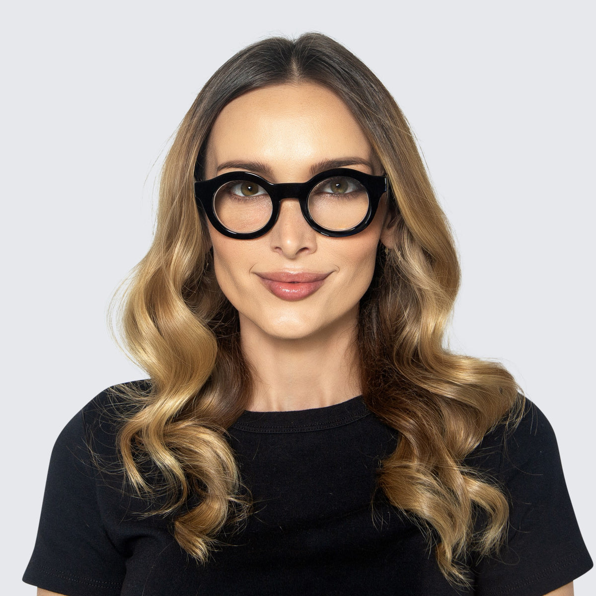 Jaxy Footnote Round sunglasses — worn view #Color_Black