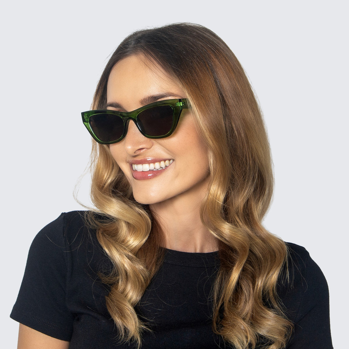 Jaxy Spritz Cat-eye sunglasses — worn view #Color_Green