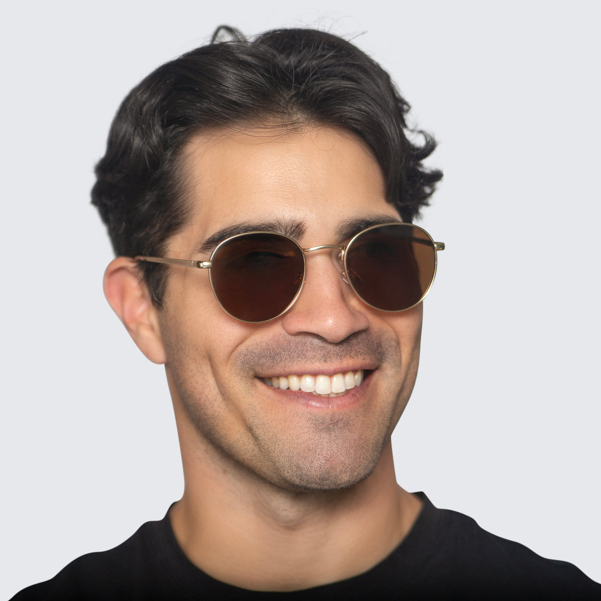 Jaxy Raven Round sunglasses — worn view #Color_Gold