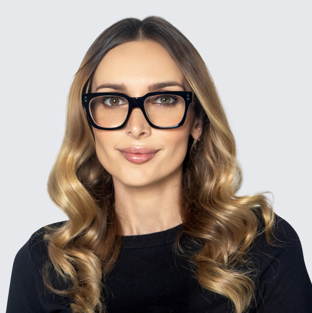 Jaxy Volume Square sunglasses — worn view #Color_Olive