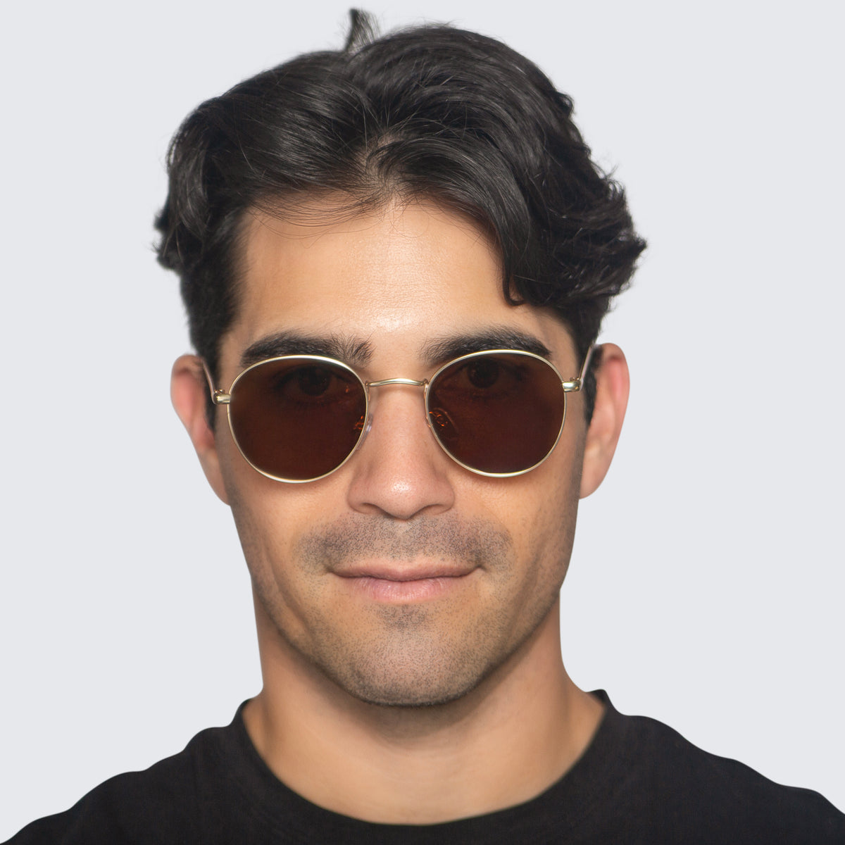 Jaxy Raven Round sunglasses — worn view #Color_Gold