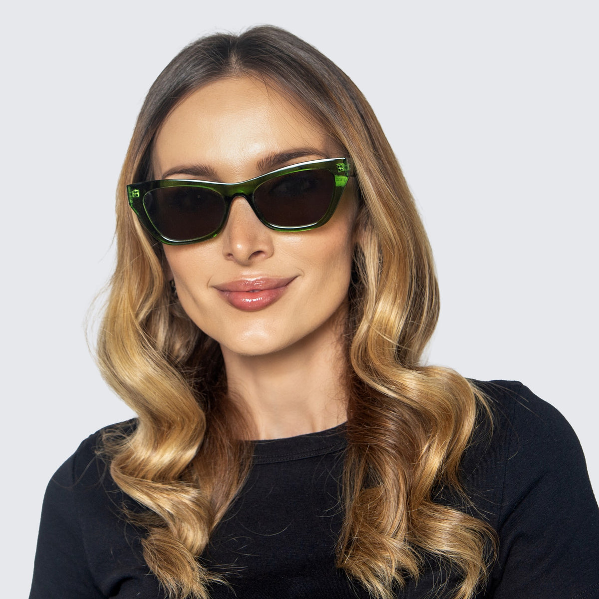 Jaxy Spritz Cat-eye sunglasses — worn view #Color_Green