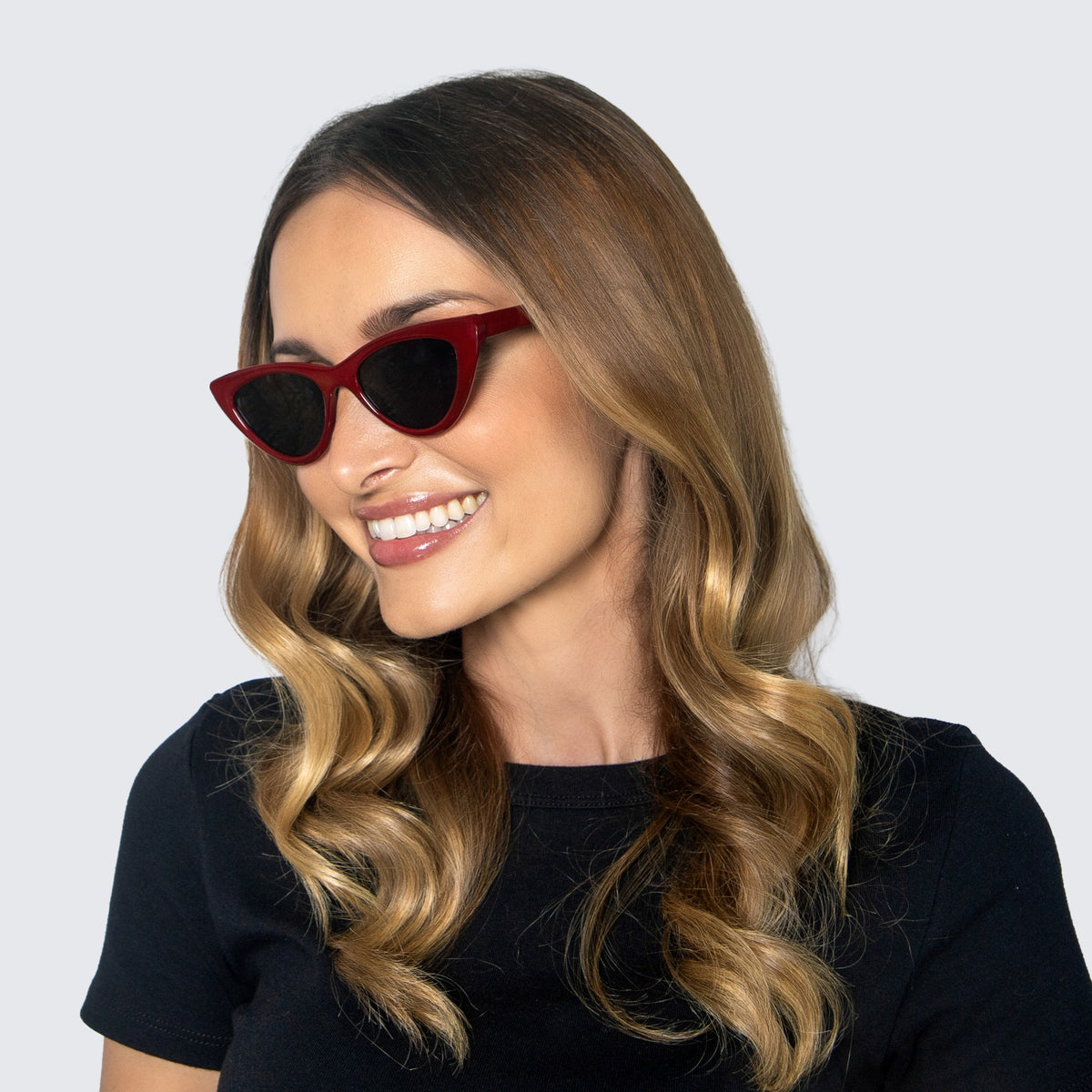 Jaxy Vamp Cat-eye sunglasses — worn view #Color_Red