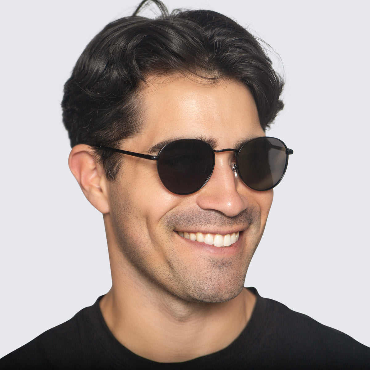 Jaxy Raven Round sunglasses — worn view #Color_Black