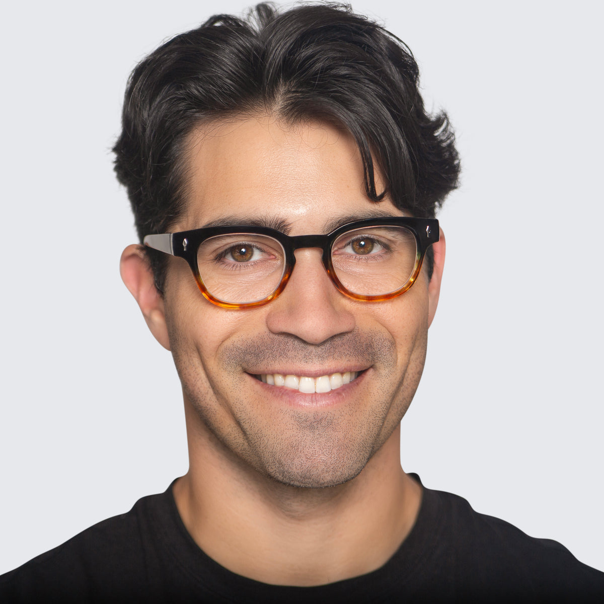 Jaxy Ombré Round sunglasses — worn view #Color_Black