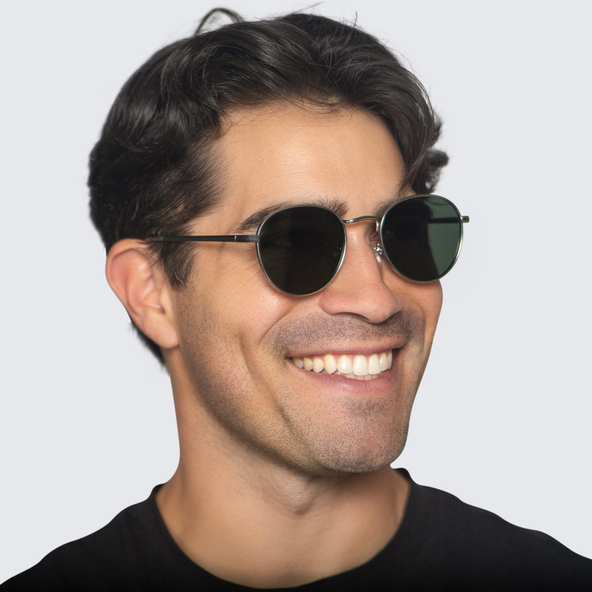 Jaxy Raven Round sunglasses — worn view #Color_Silver