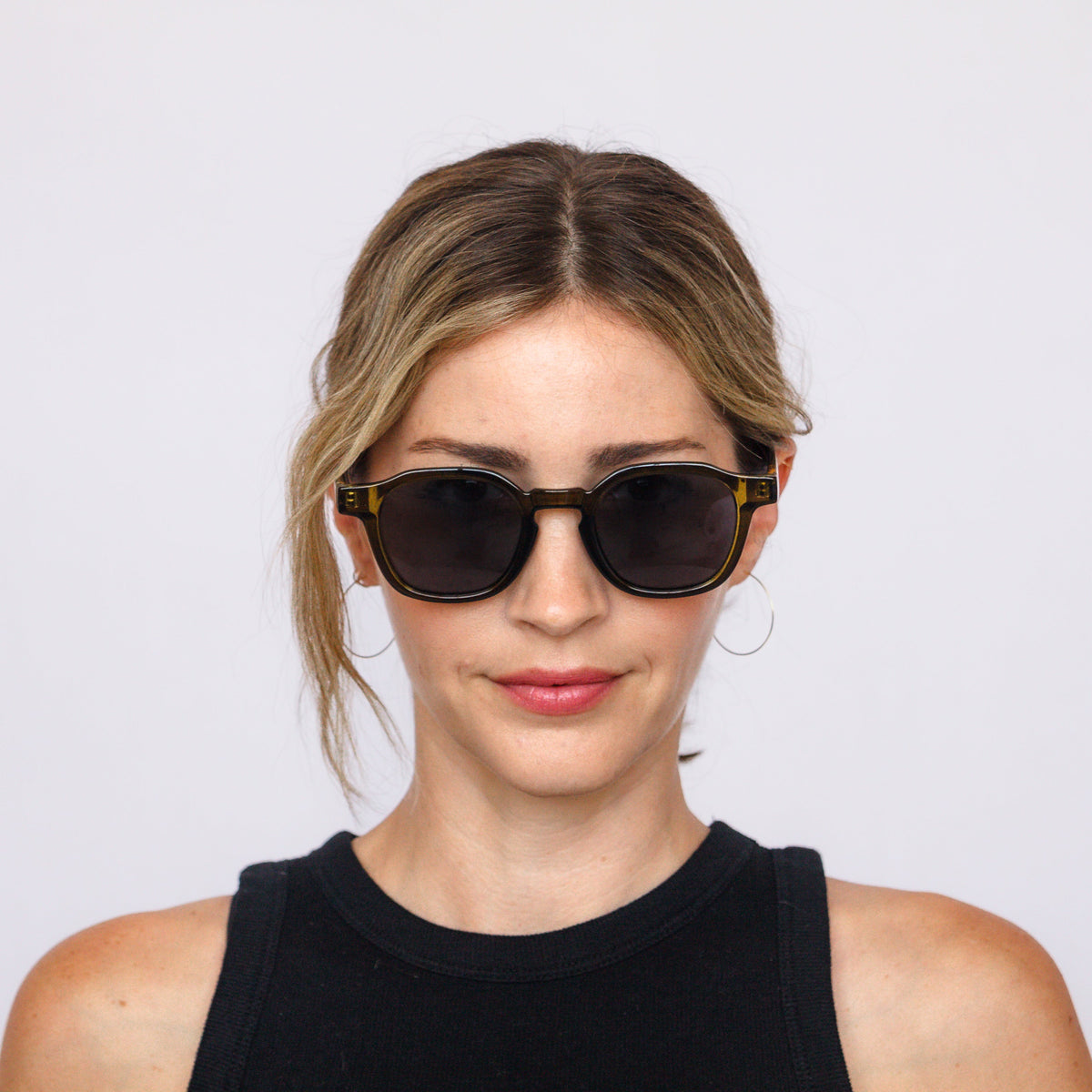 Jaxy Windsor sunglasses styled — lifestyle